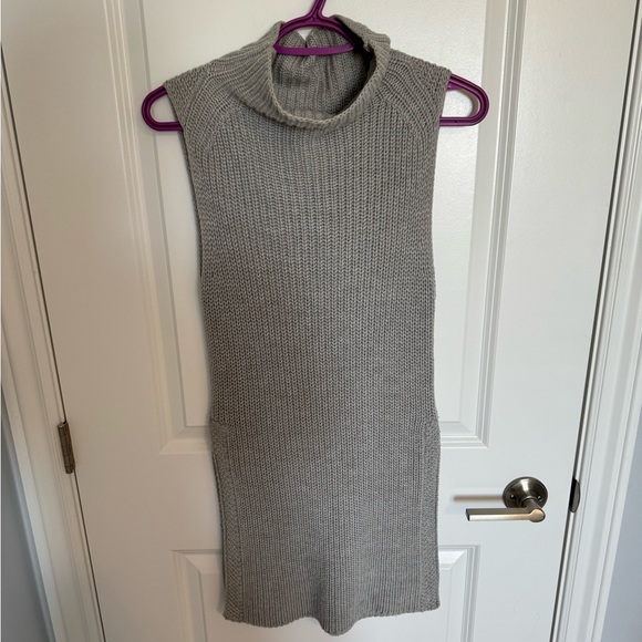 Wilfred Aritzia Sleeveless Merino Wool Knit Sweater - Picture 2 of 8